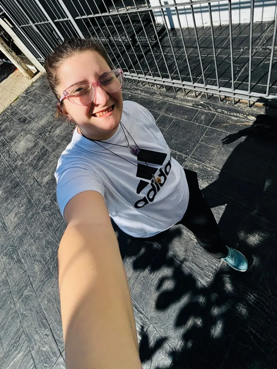 Valentina sonriendo antes de empezar la clase